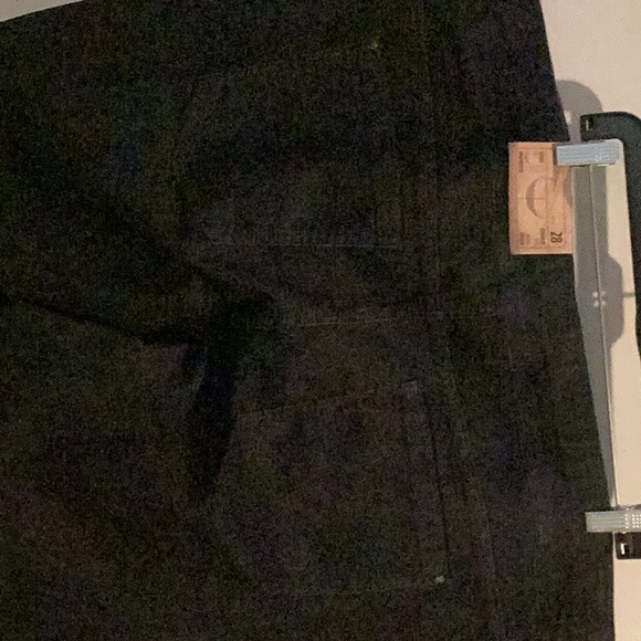 NEW D/C Straight Leg Savvy Jeans - Picture 4 of 5